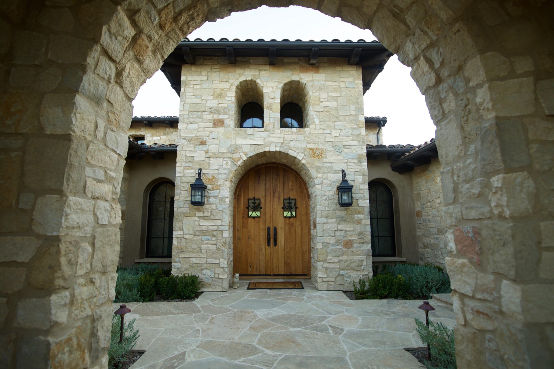 Chief Cliff Ledge Thin Veneer Great Room